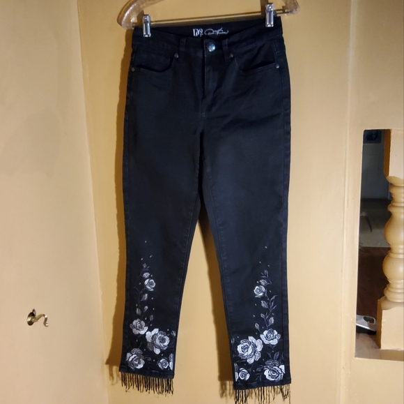 DG2 Diane Gilman Embroidered Fringed Jeans - Picture 4 of 9